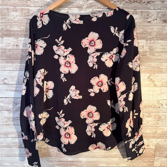 Ann Taylor Ms Size Small Navy Floral Women's Top
Poly Slip on Blouse Lg Slv.EUC - Picture 4 of 7